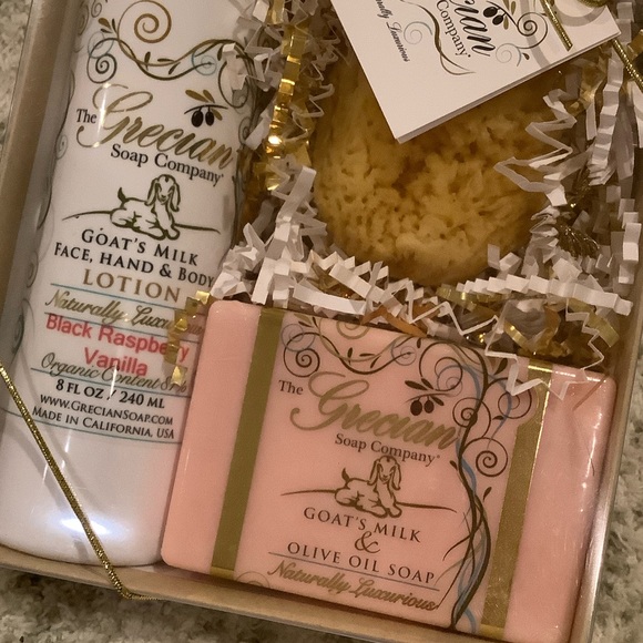 Grecian Soap Co. Scented Black Raspberry Vanilla Bath & Body Gift Set NWT. - Picture 14 of 16